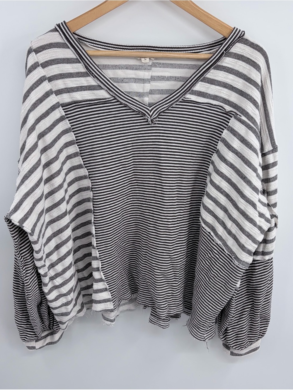 POL gray and white striped patch raw edge v-neck oversized sweater women’s L